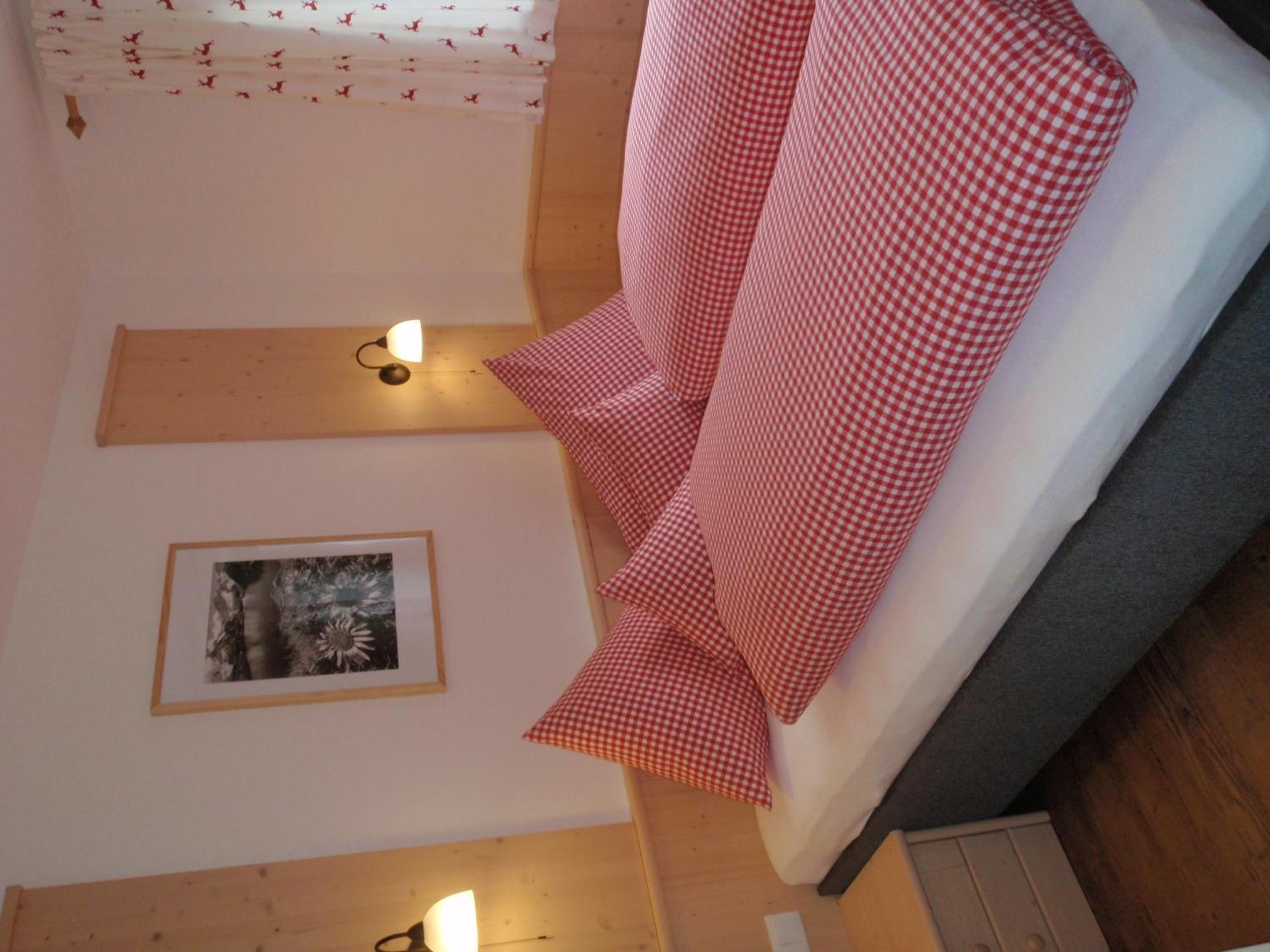 Landhaus Alpenjaeger Hainzenberg Ruang foto