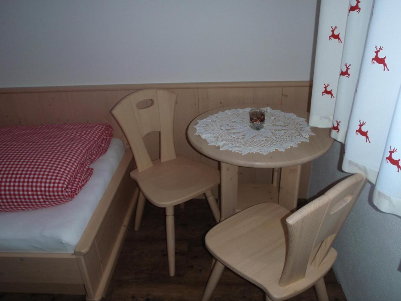 Landhaus Alpenjaeger Hainzenberg Ruang foto
