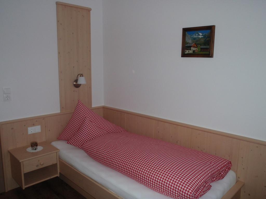 Landhaus Alpenjaeger Hainzenberg Ruang foto